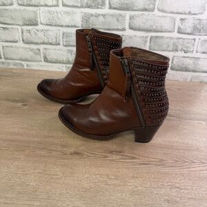 Denver Boots Brown‎ Studded Leather Ankle Booties 7.5